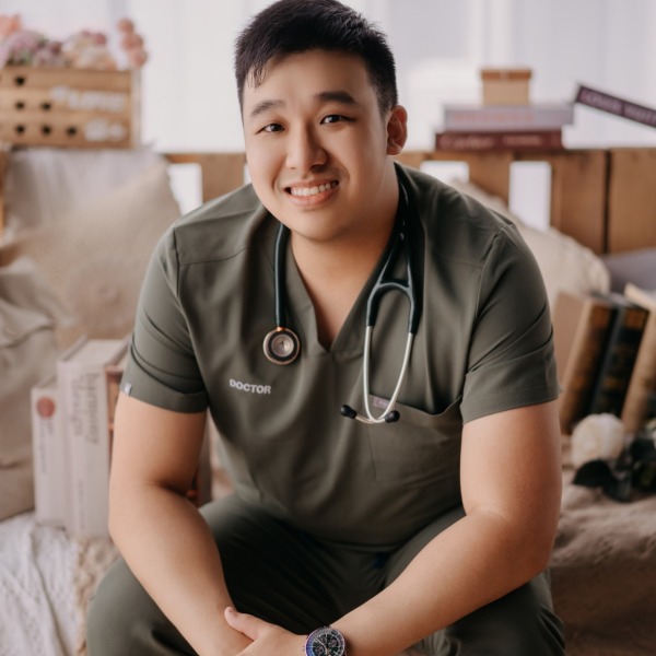 Dr Aaron casual image